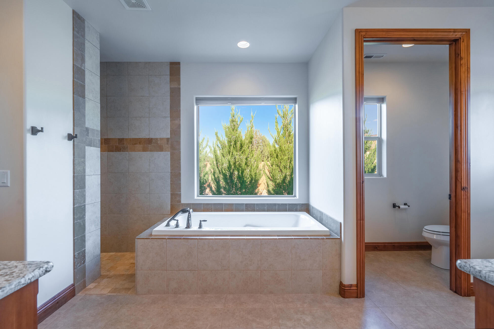 1542 N Canyon Trails DR