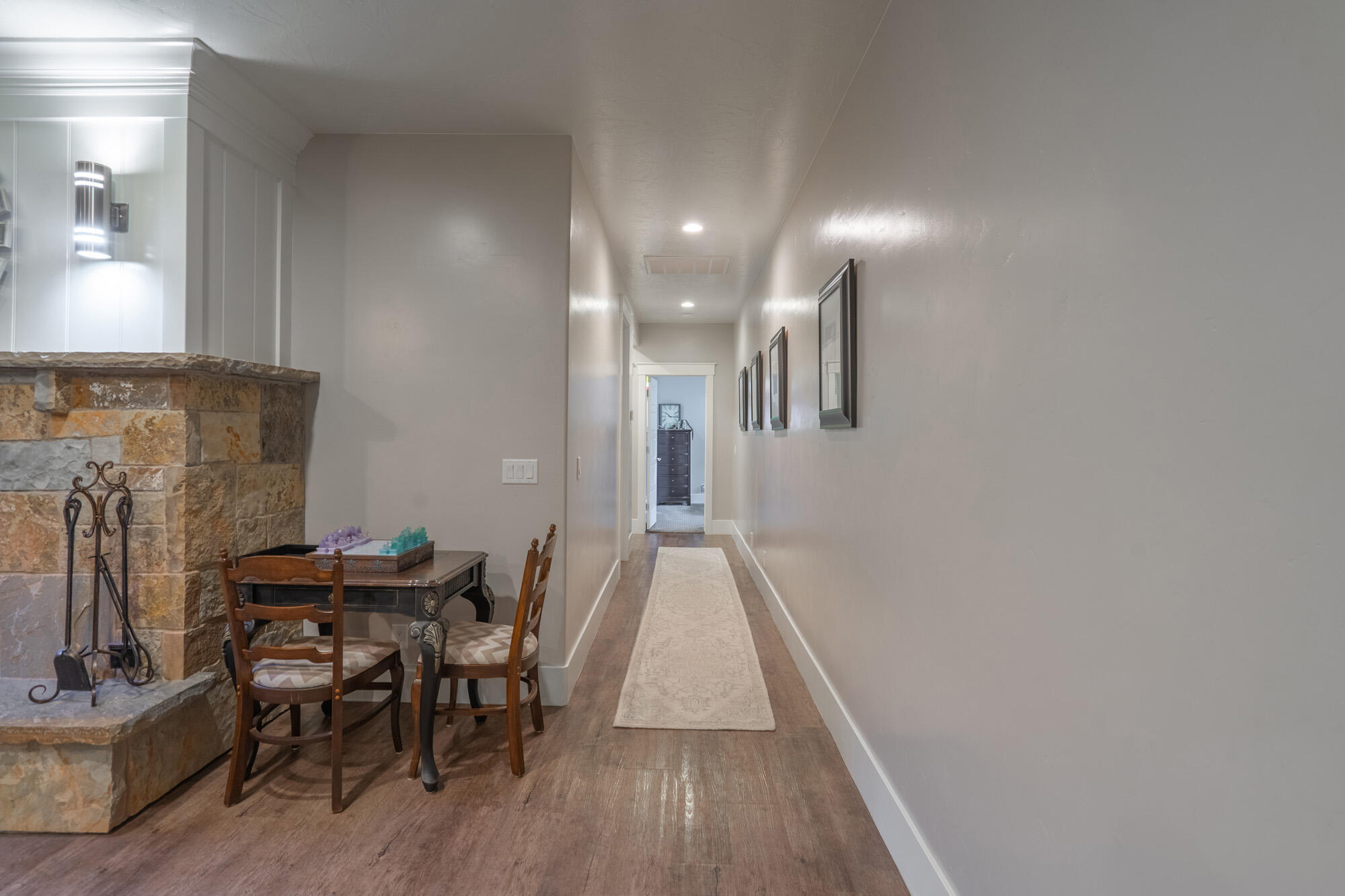 918 S Country Way