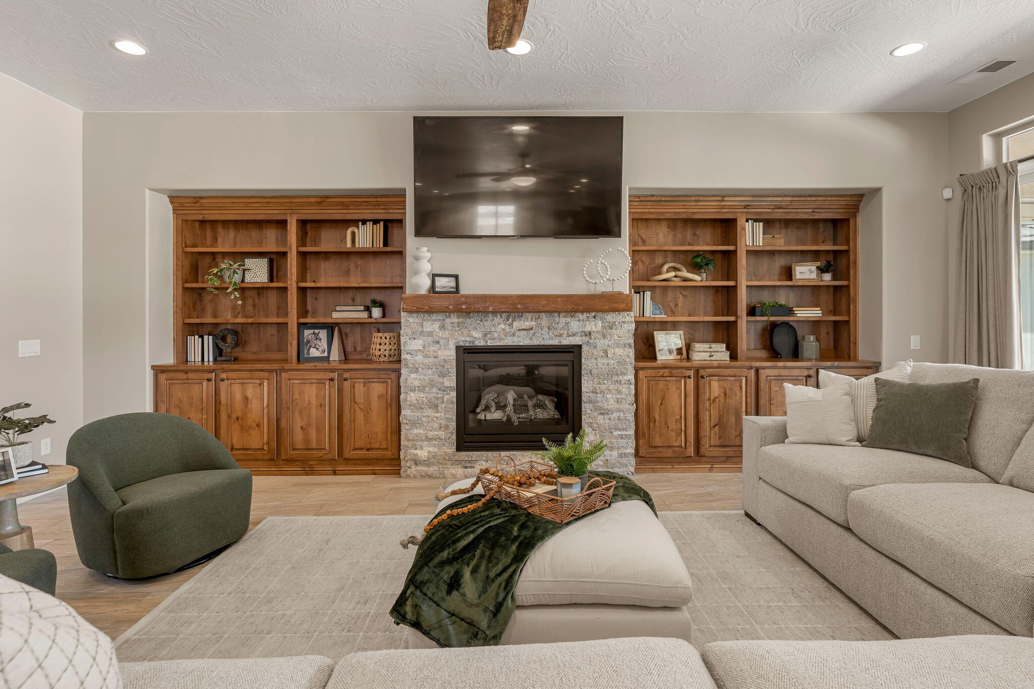 2564 S 3030 E