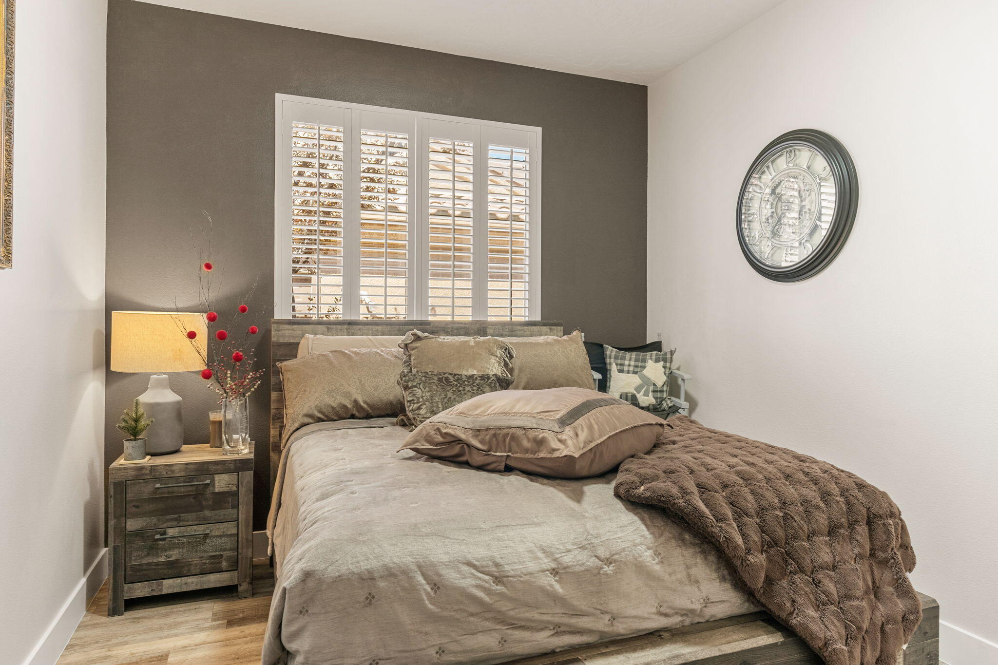 1601 W SUNKISSED DR S