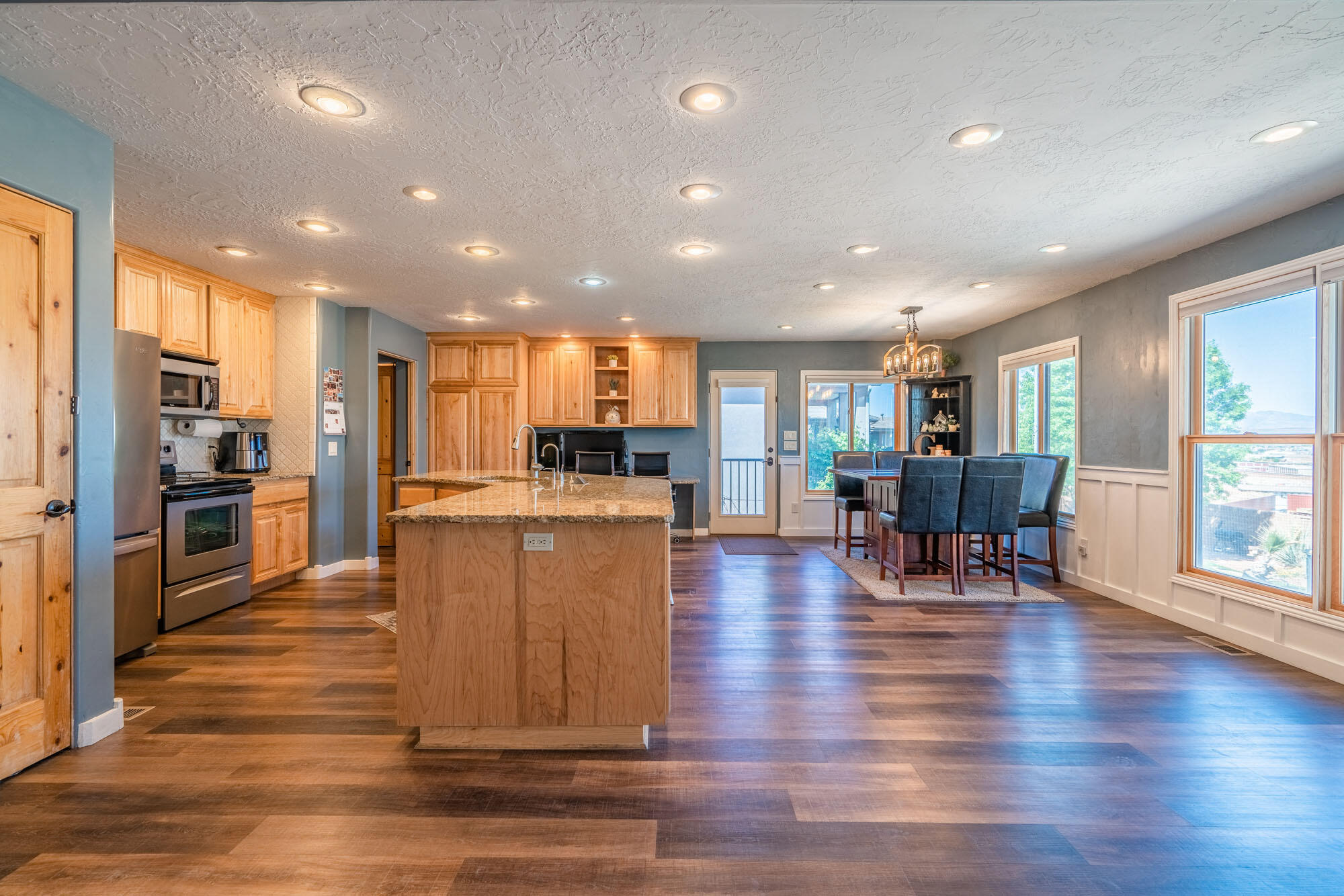 1493 E Scenic Sunrise DR