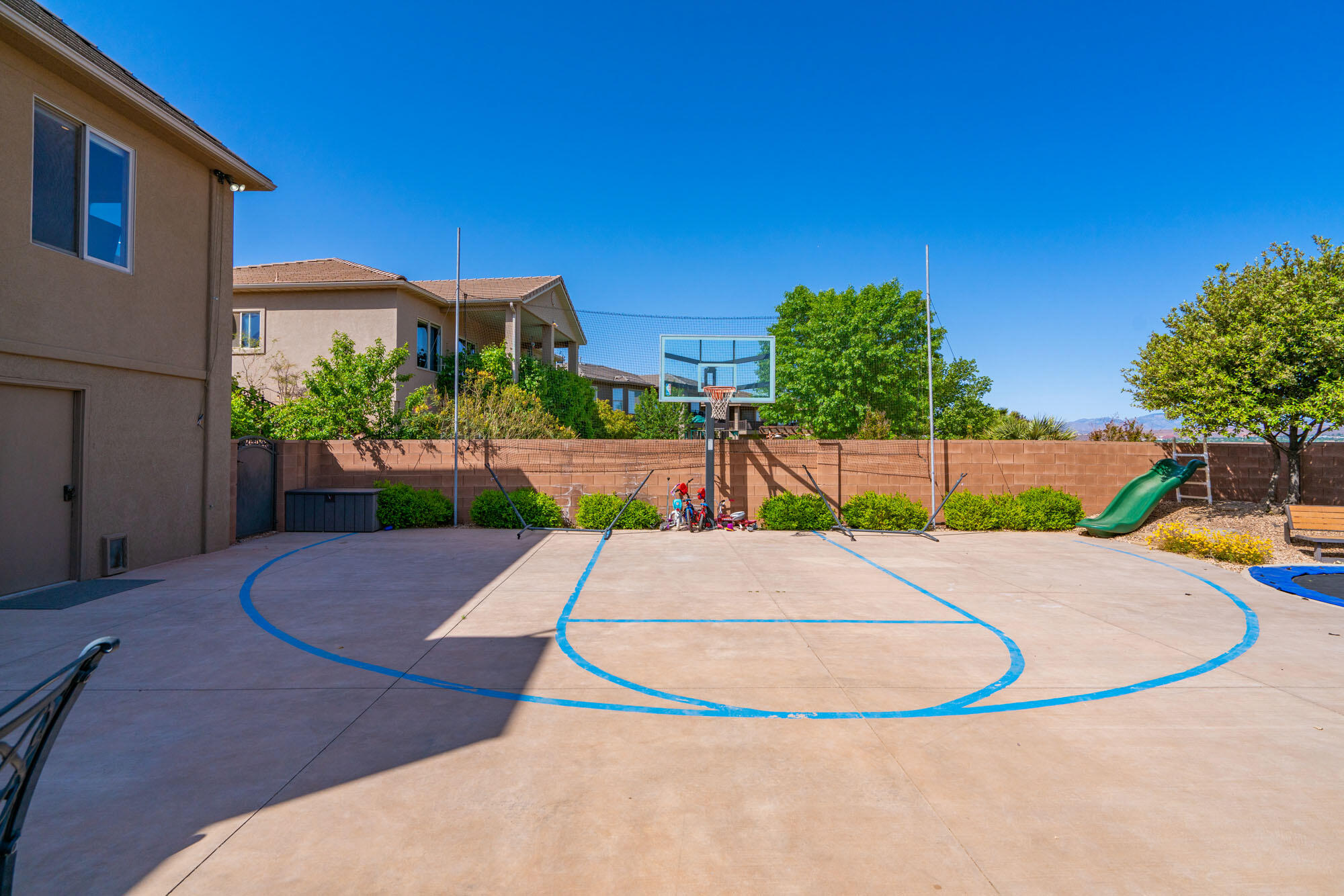 1493 E Scenic Sunrise DR