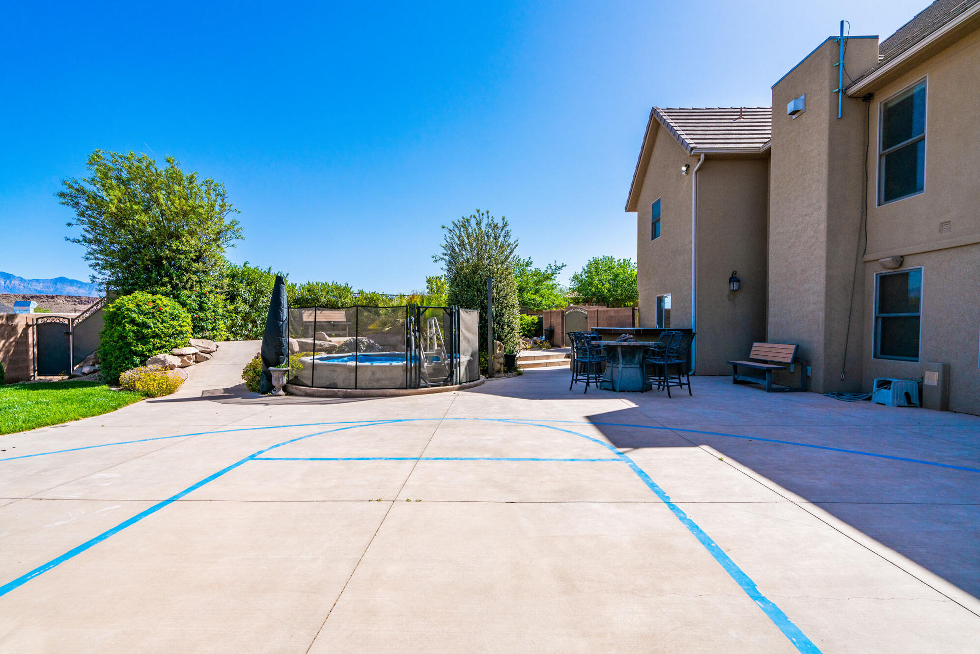 1493 E Scenic Sunrise DR