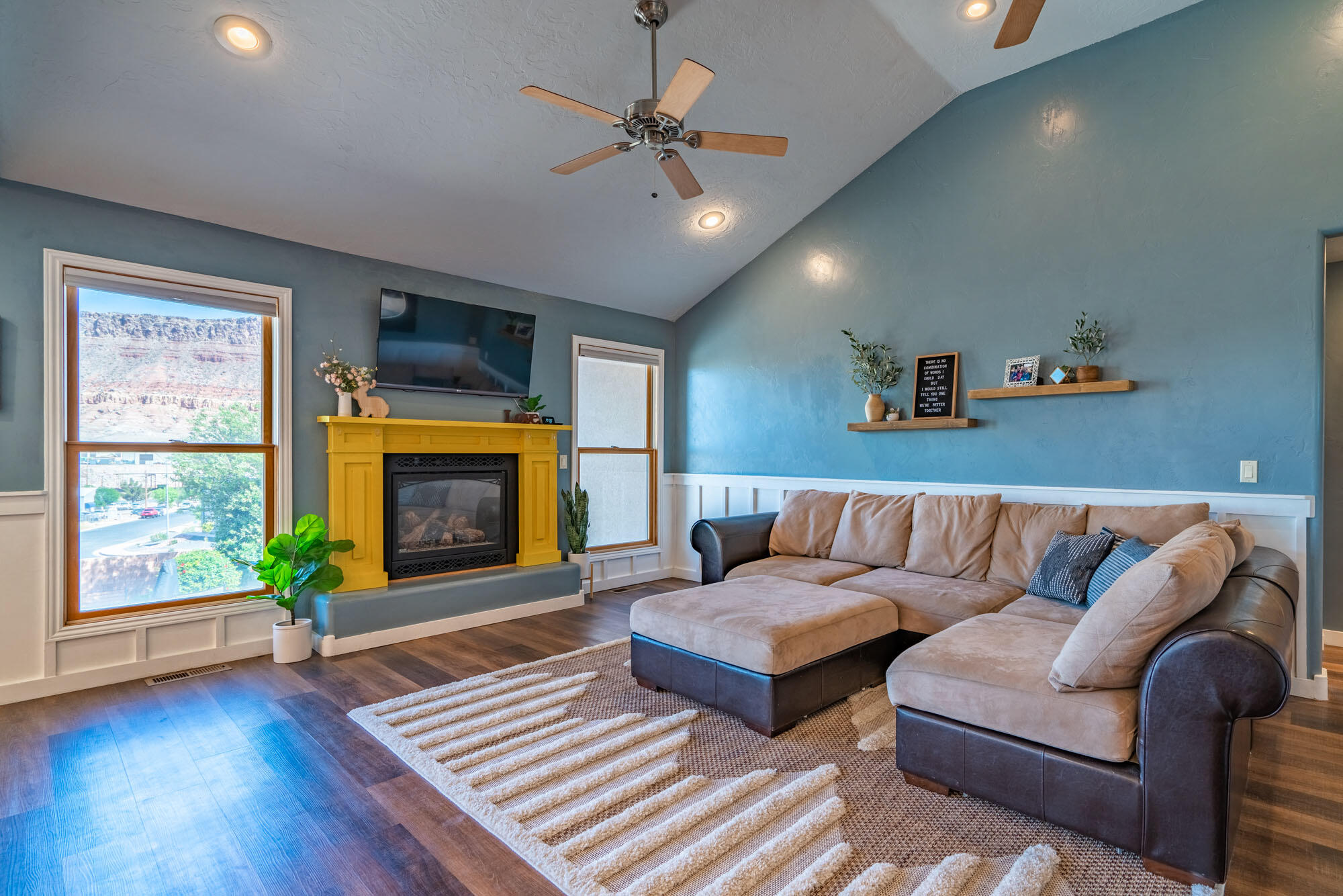 1493 E Scenic Sunrise DR