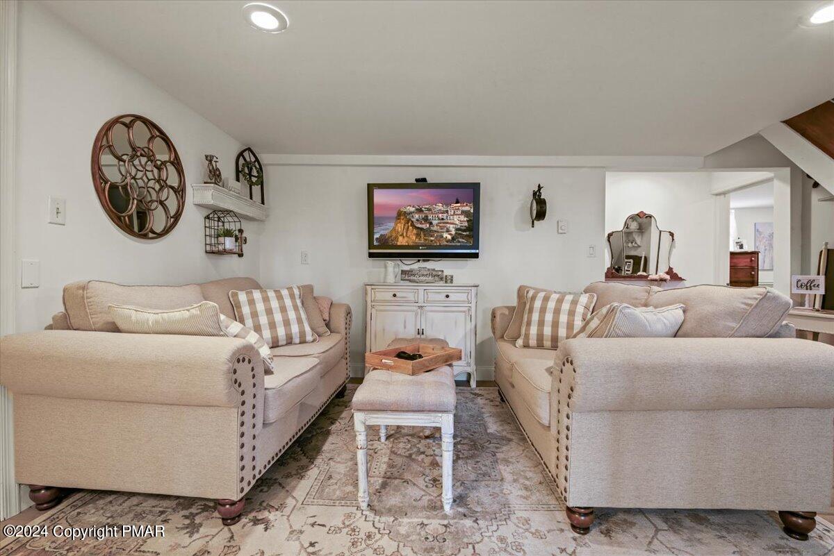5265 E Woodbridge Drive