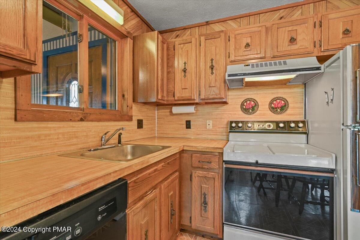 5172 E Woodbridge Drive