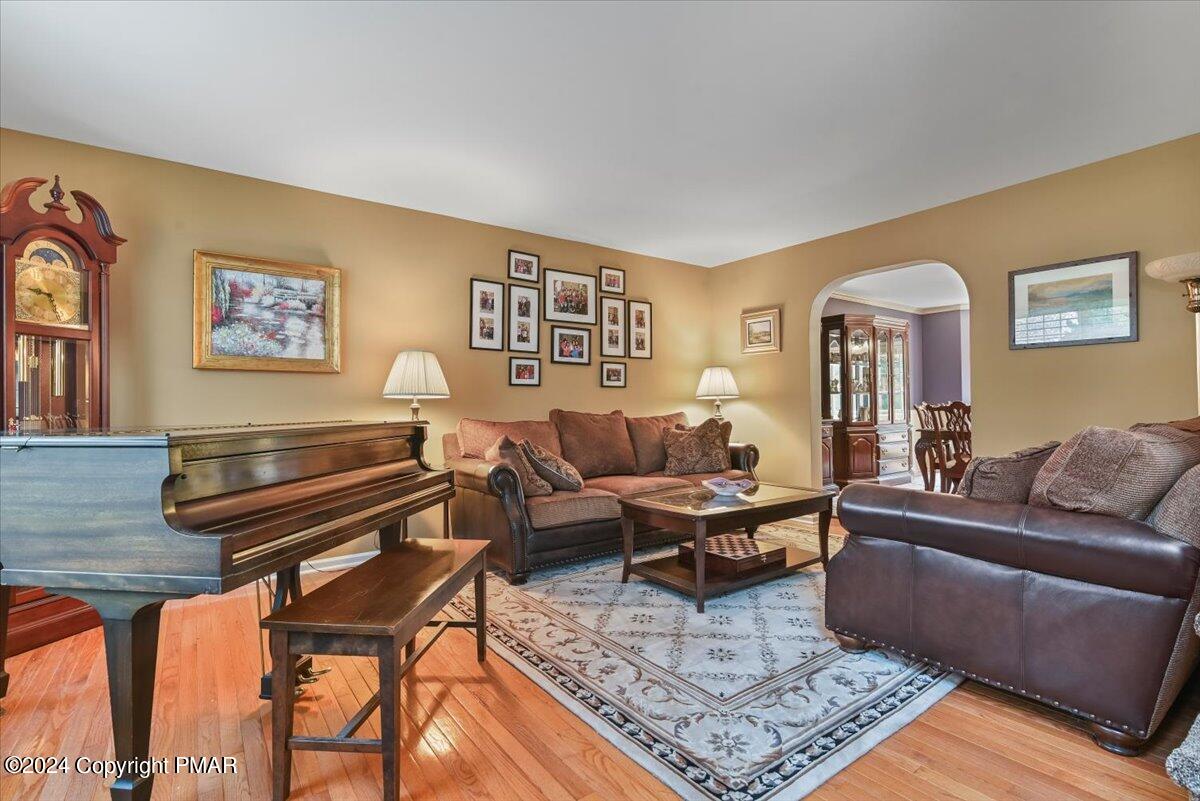 4133 Crest View Drive