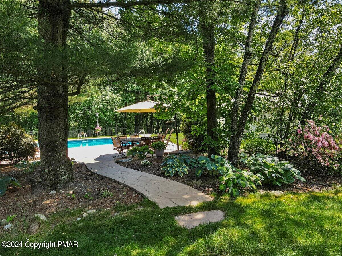 4133 Crest View Drive