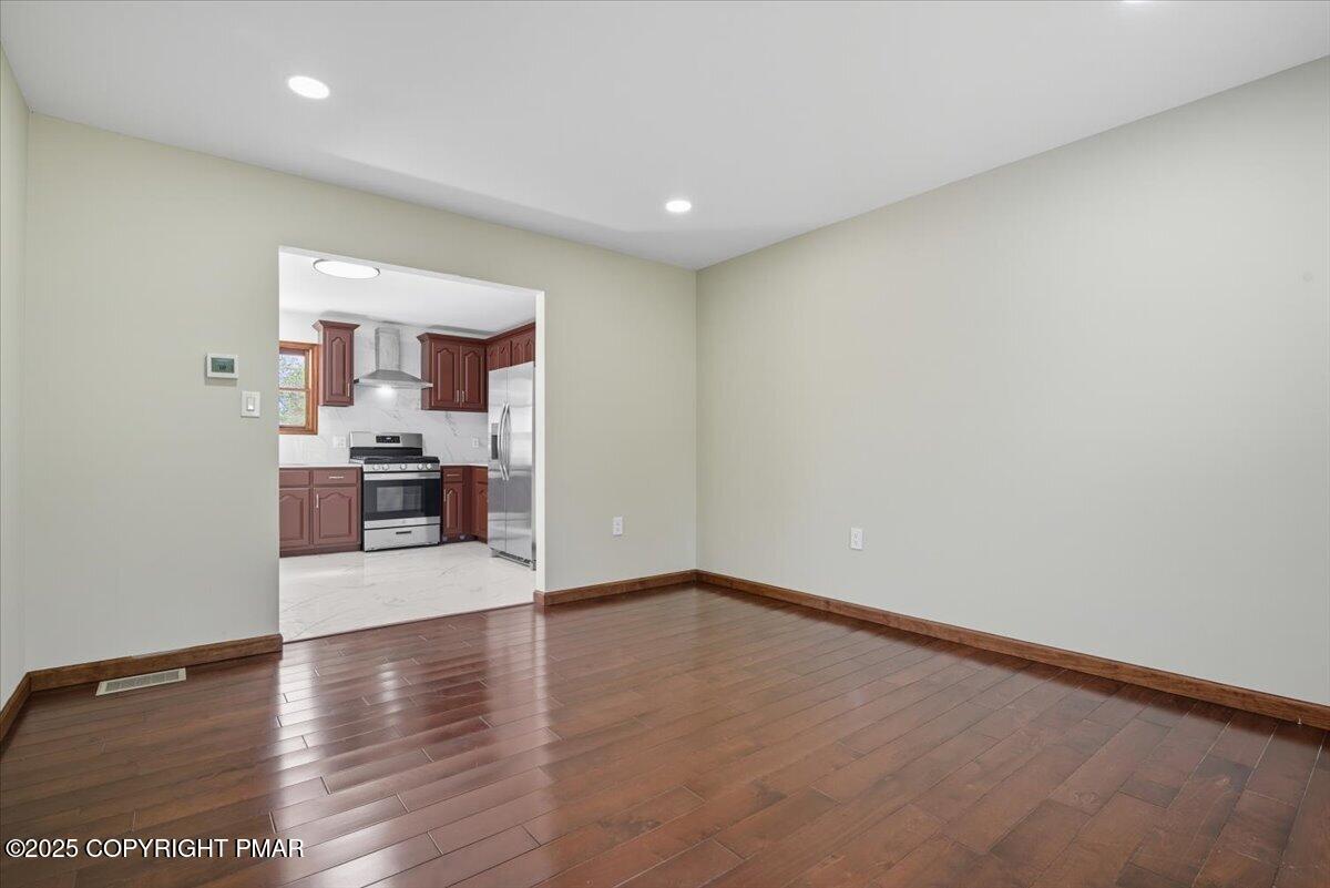 707 Avenue F