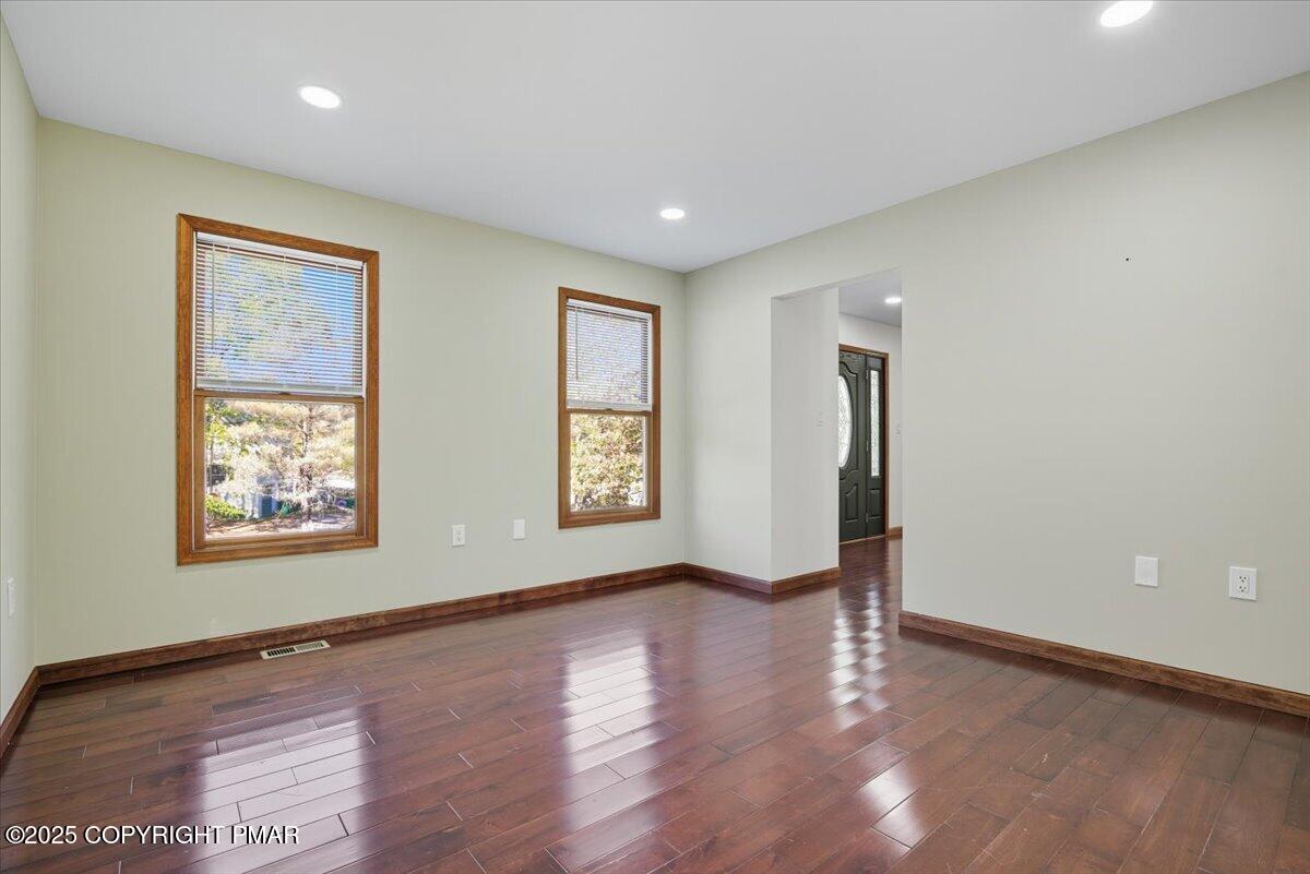 707 Avenue F