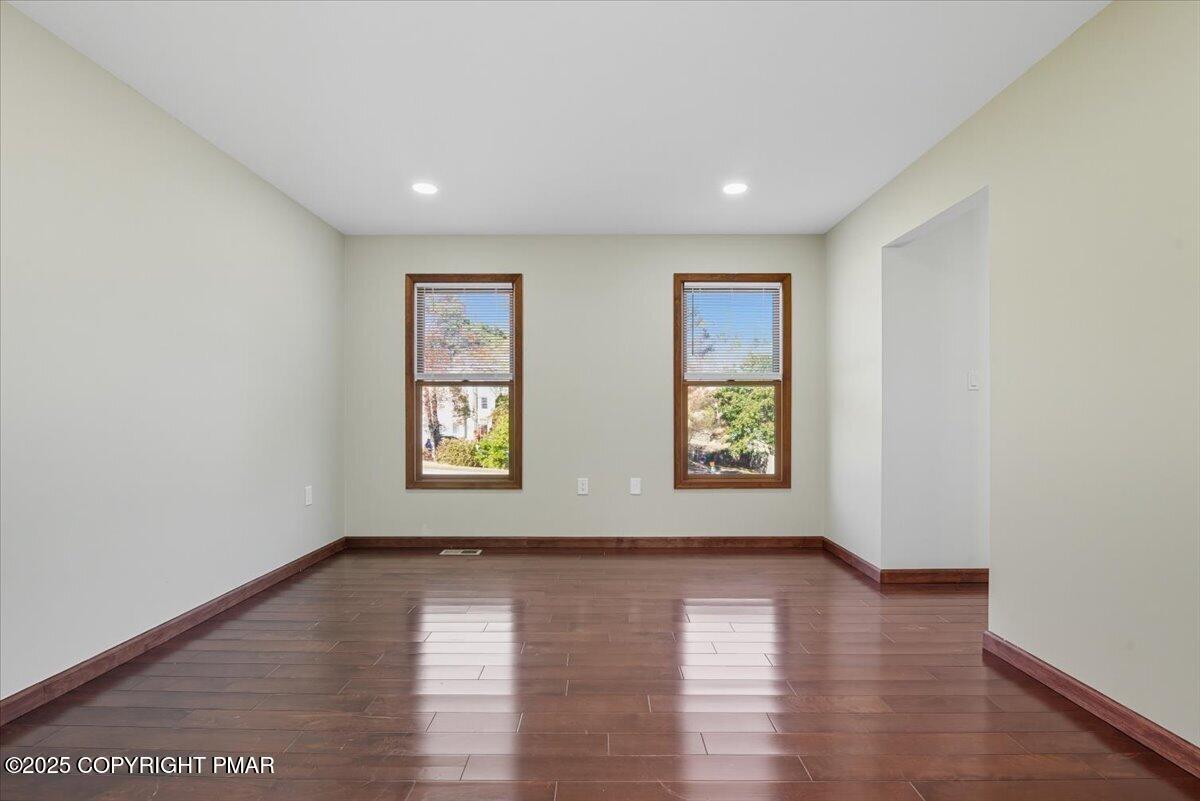 707 Avenue F