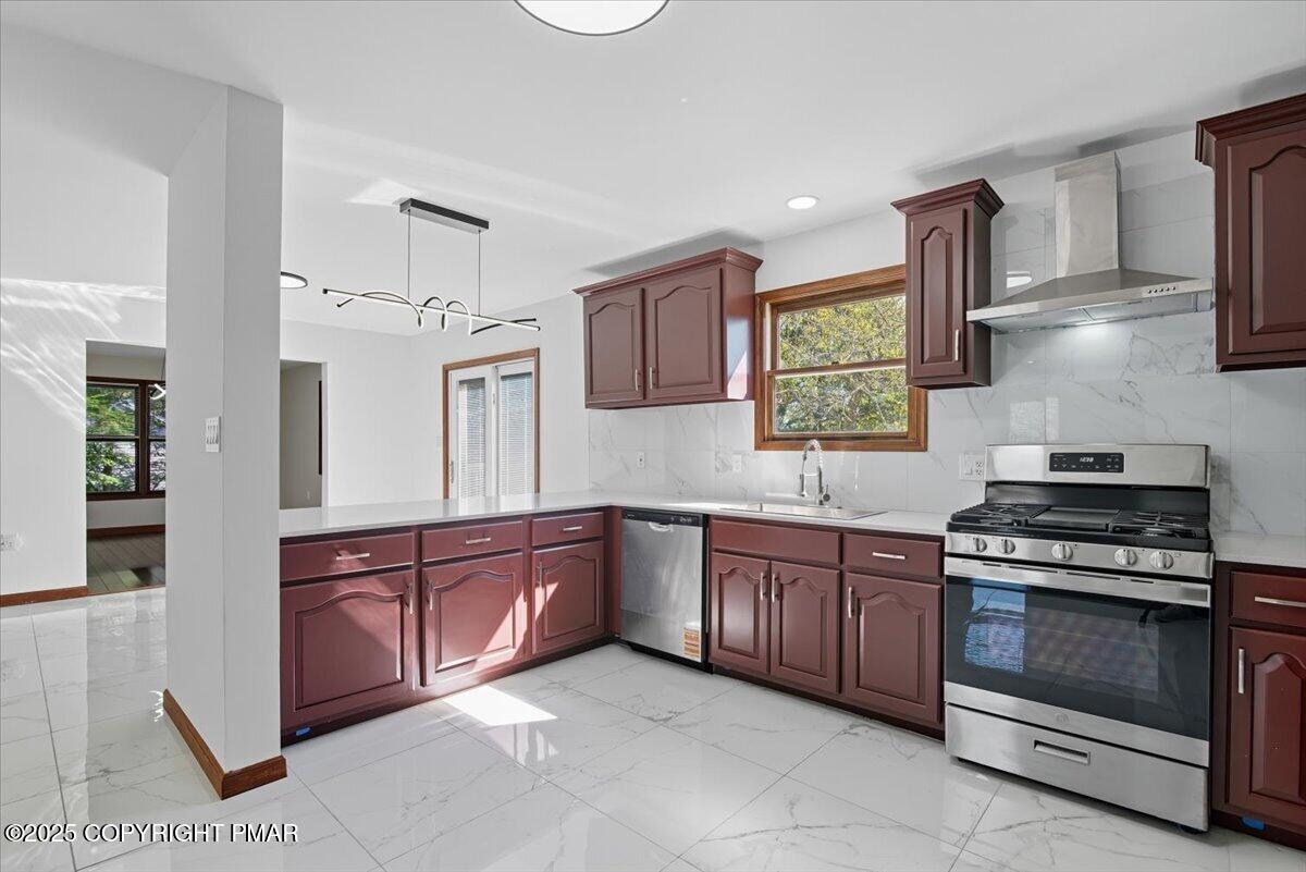 707 Avenue F