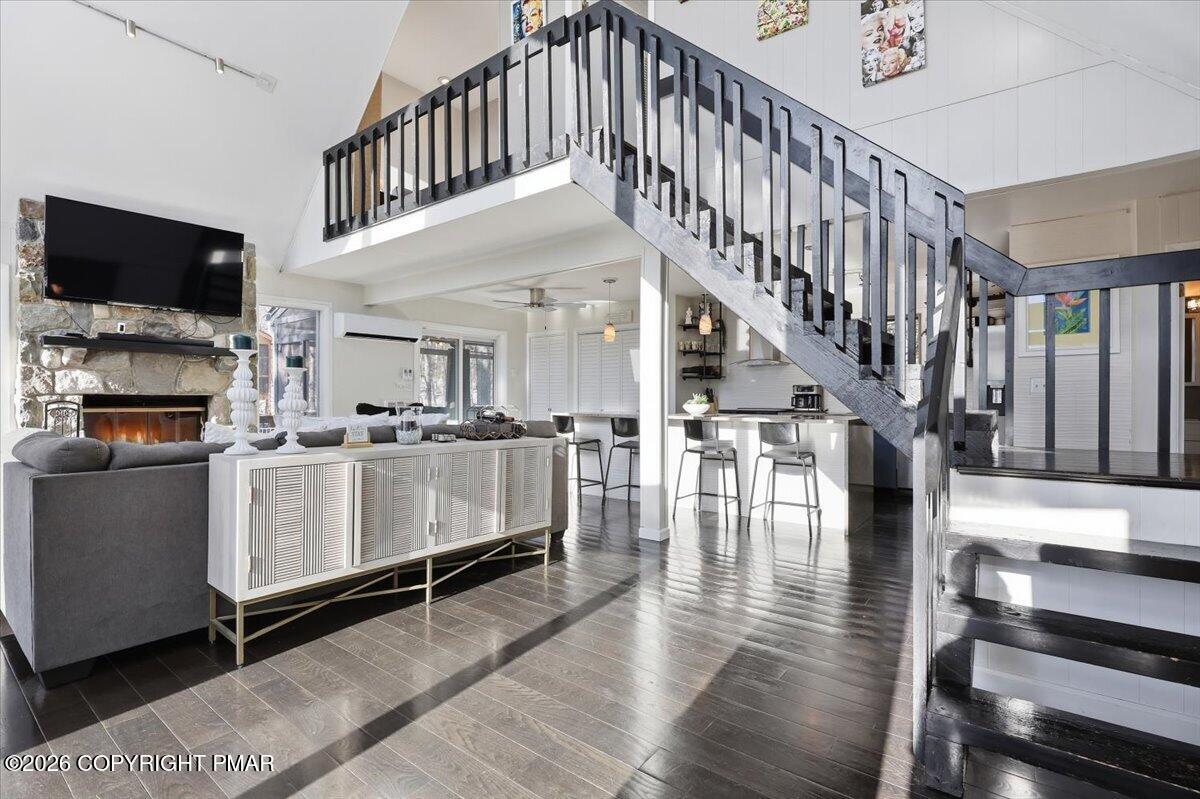 5135 Woodbridge Drive E