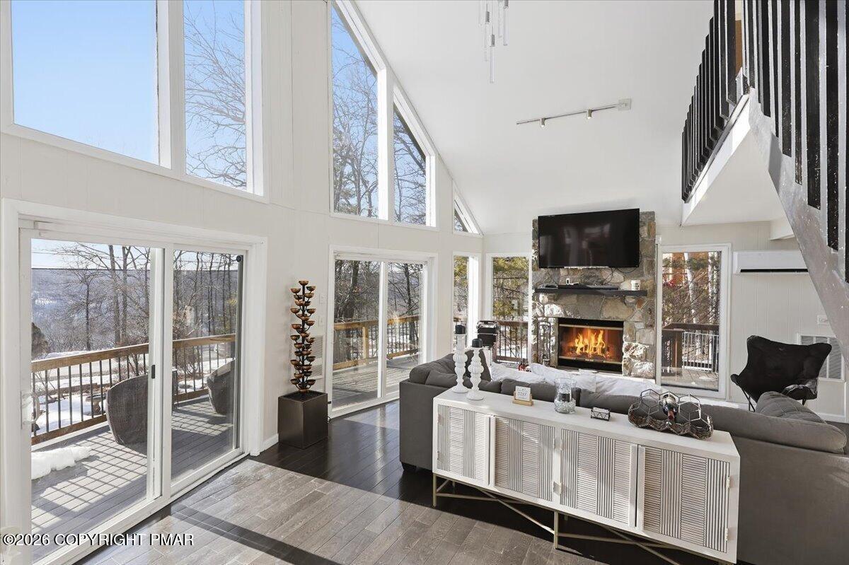 5135 Woodbridge Drive E