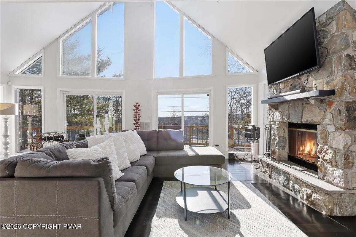 5135 Woodbridge Drive E