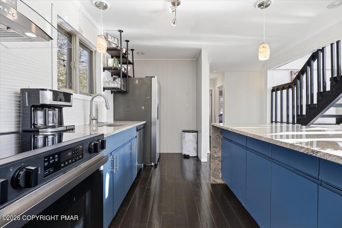 5135 Woodbridge Drive E