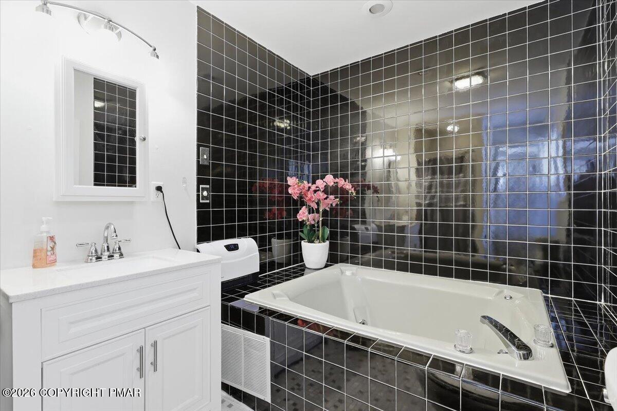 5135 Woodbridge Drive E