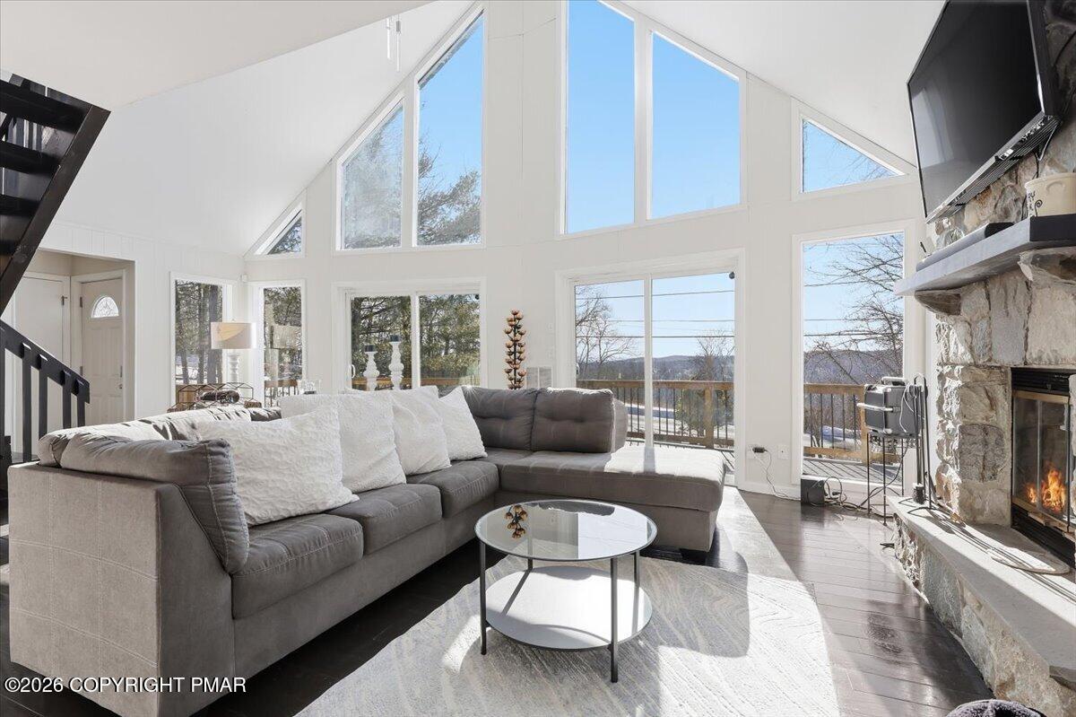 5135 Woodbridge Drive E