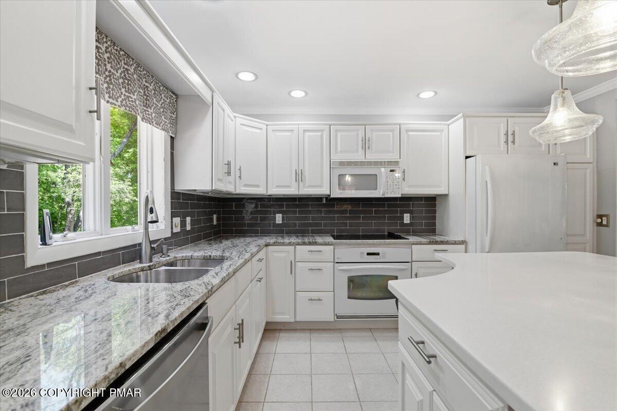 240 Oxford Circle
