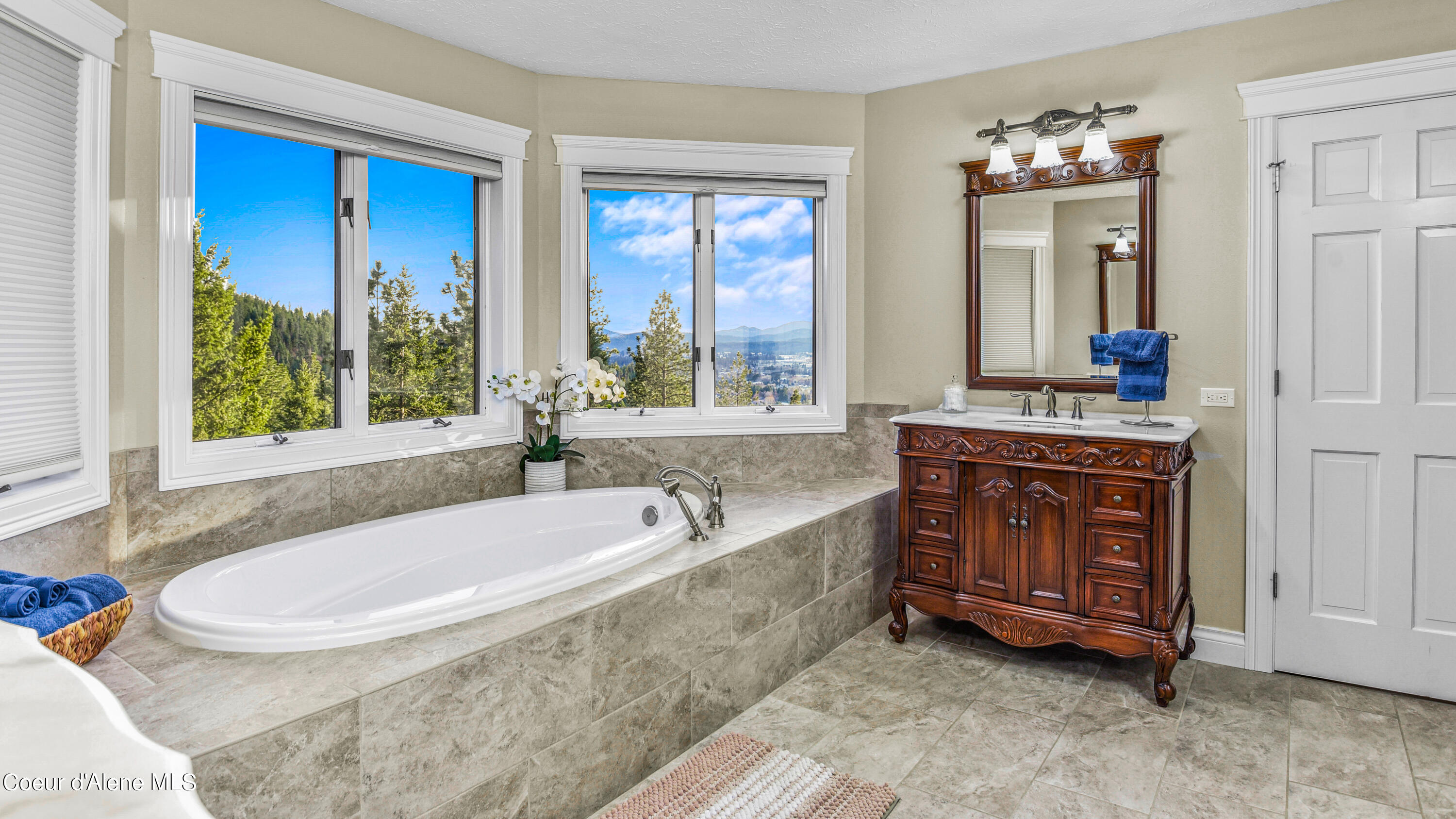 2377 E Packsaddle Dr, Coeur d'Alene