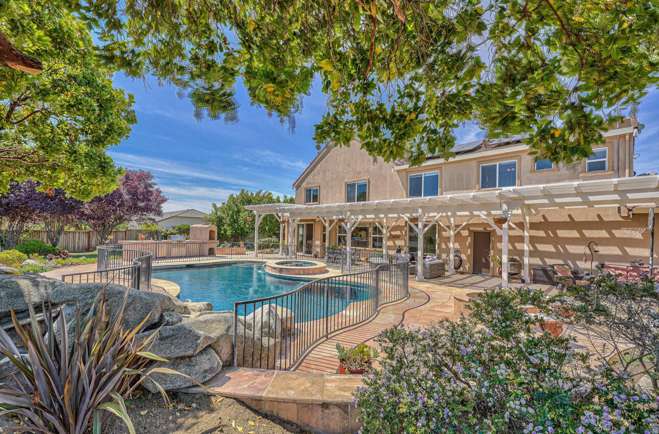 423 Calle San Antonio