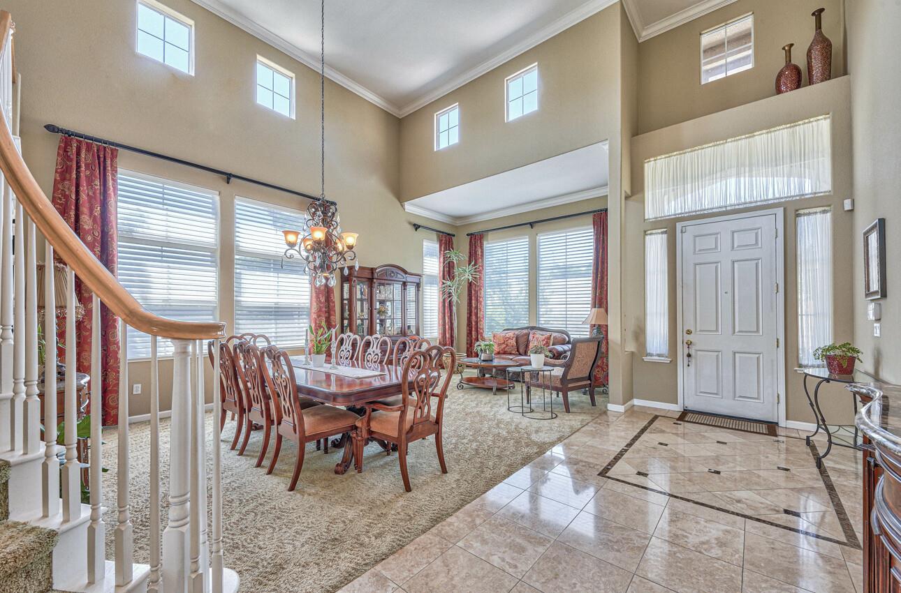 423 Calle San Antonio