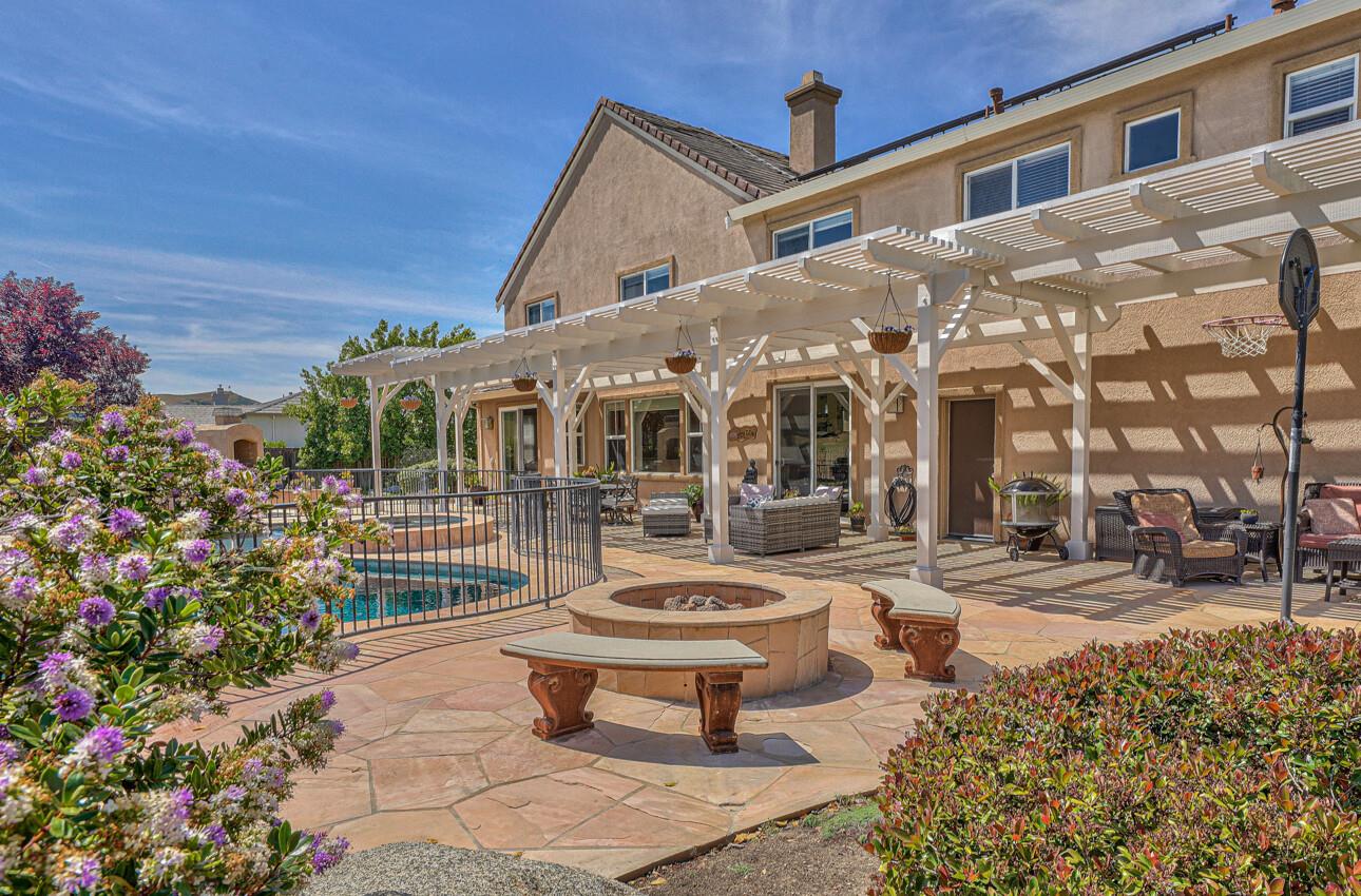 423 Calle San Antonio