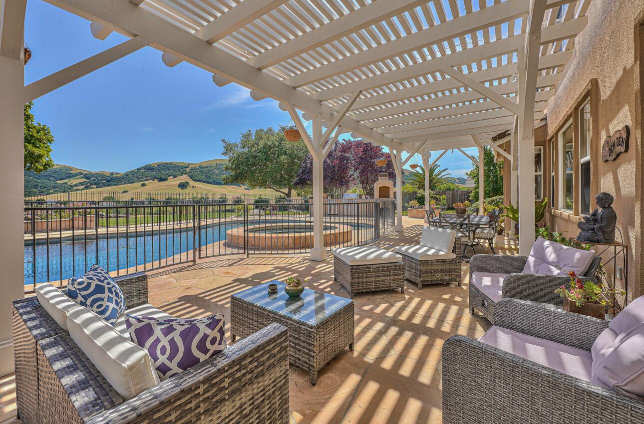 423 Calle San Antonio