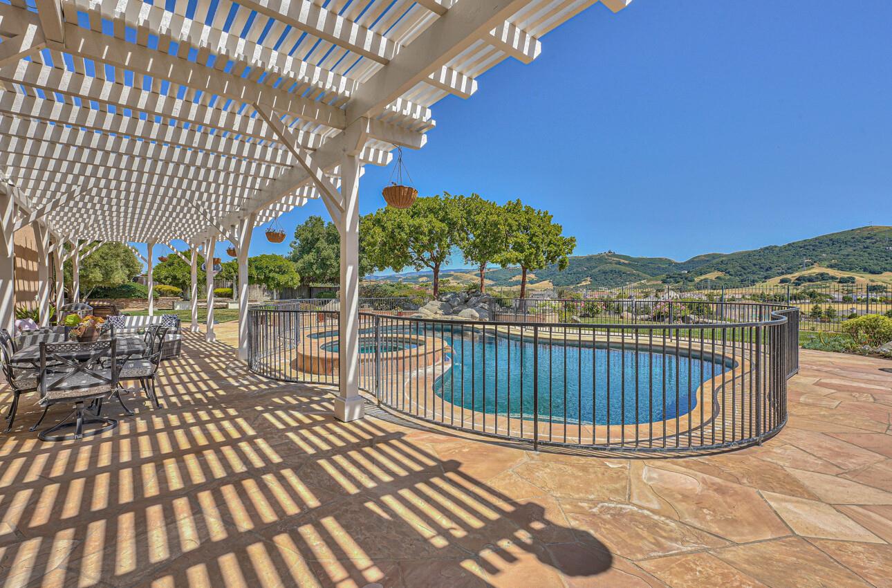 423 Calle San Antonio