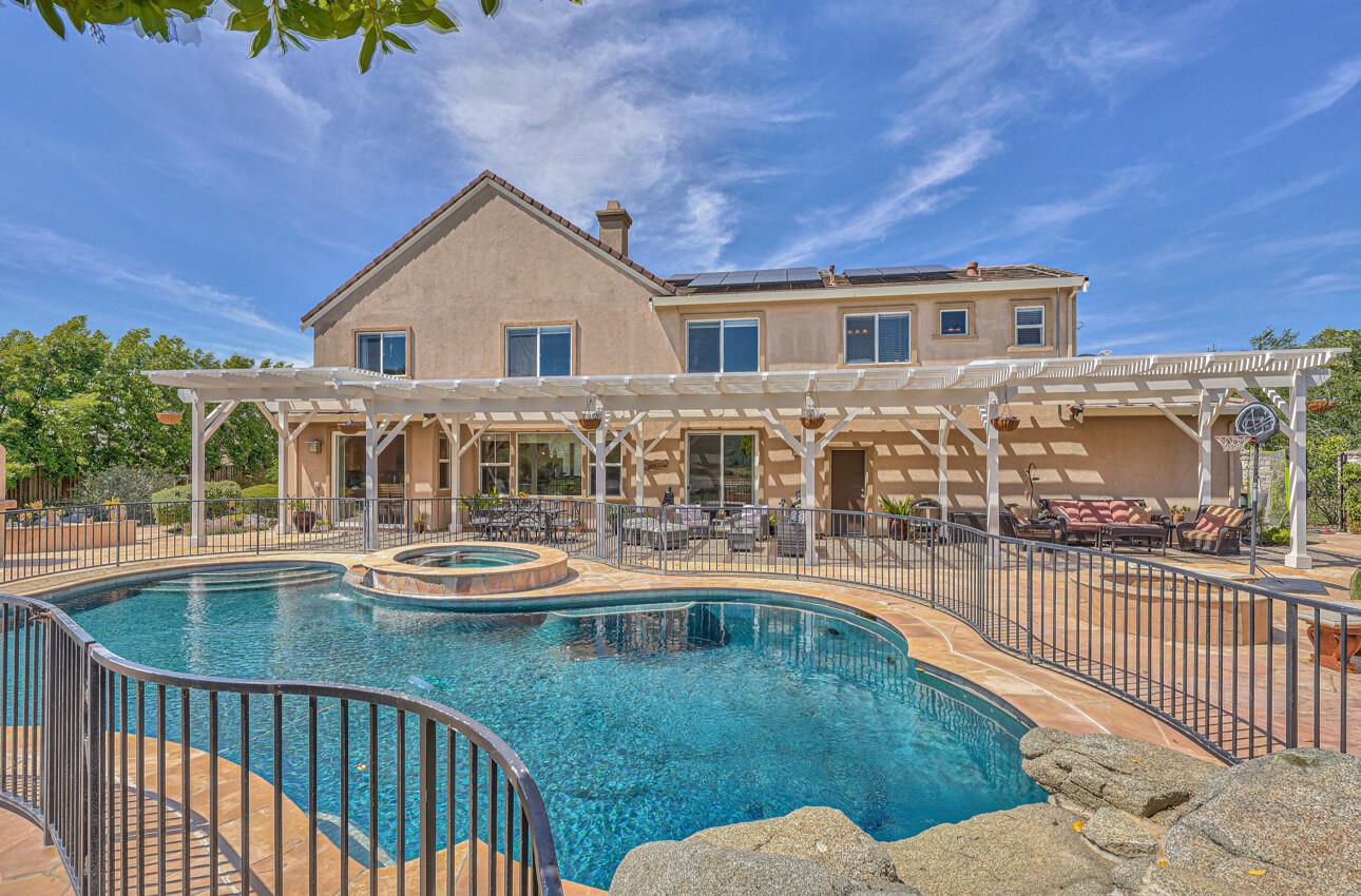 423 Calle San Antonio