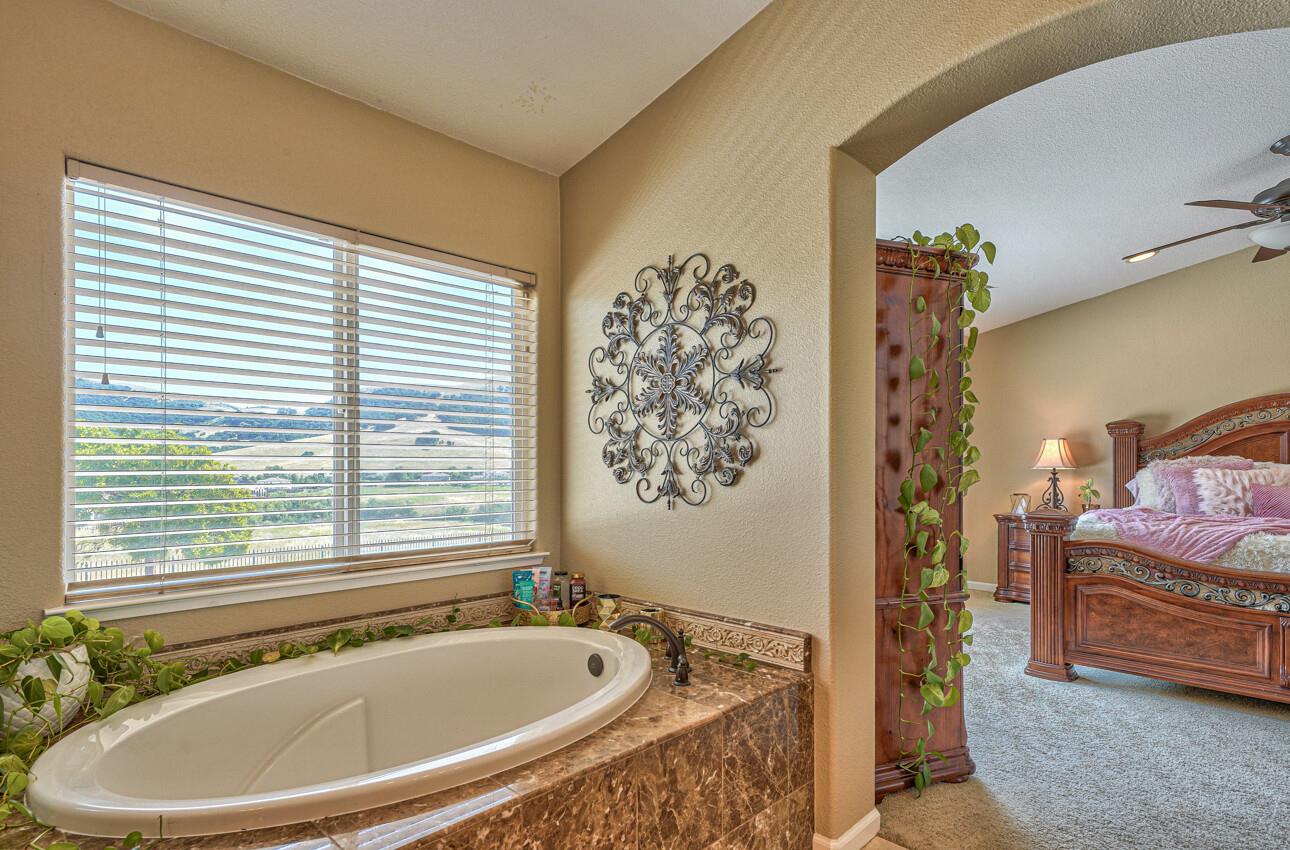 423 Calle San Antonio