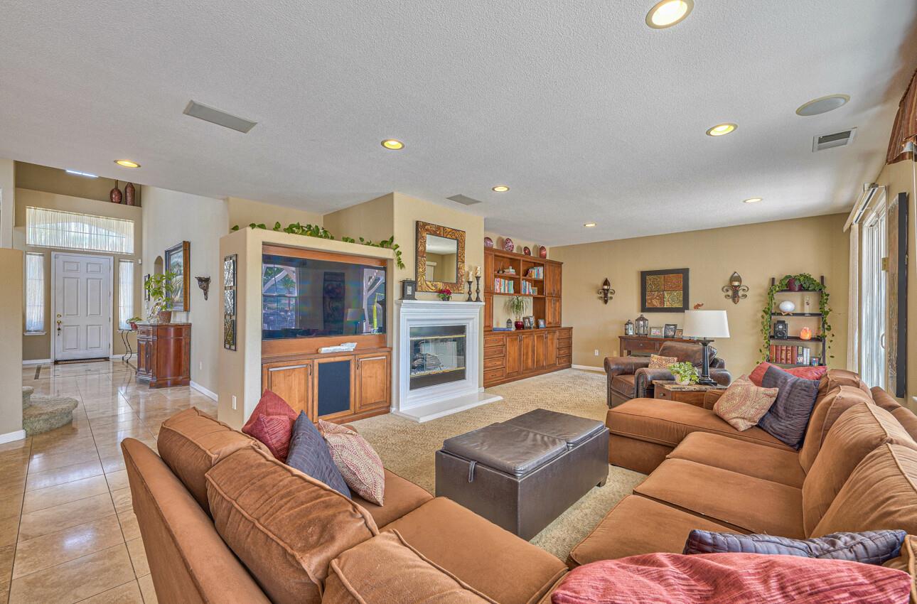 423 Calle San Antonio