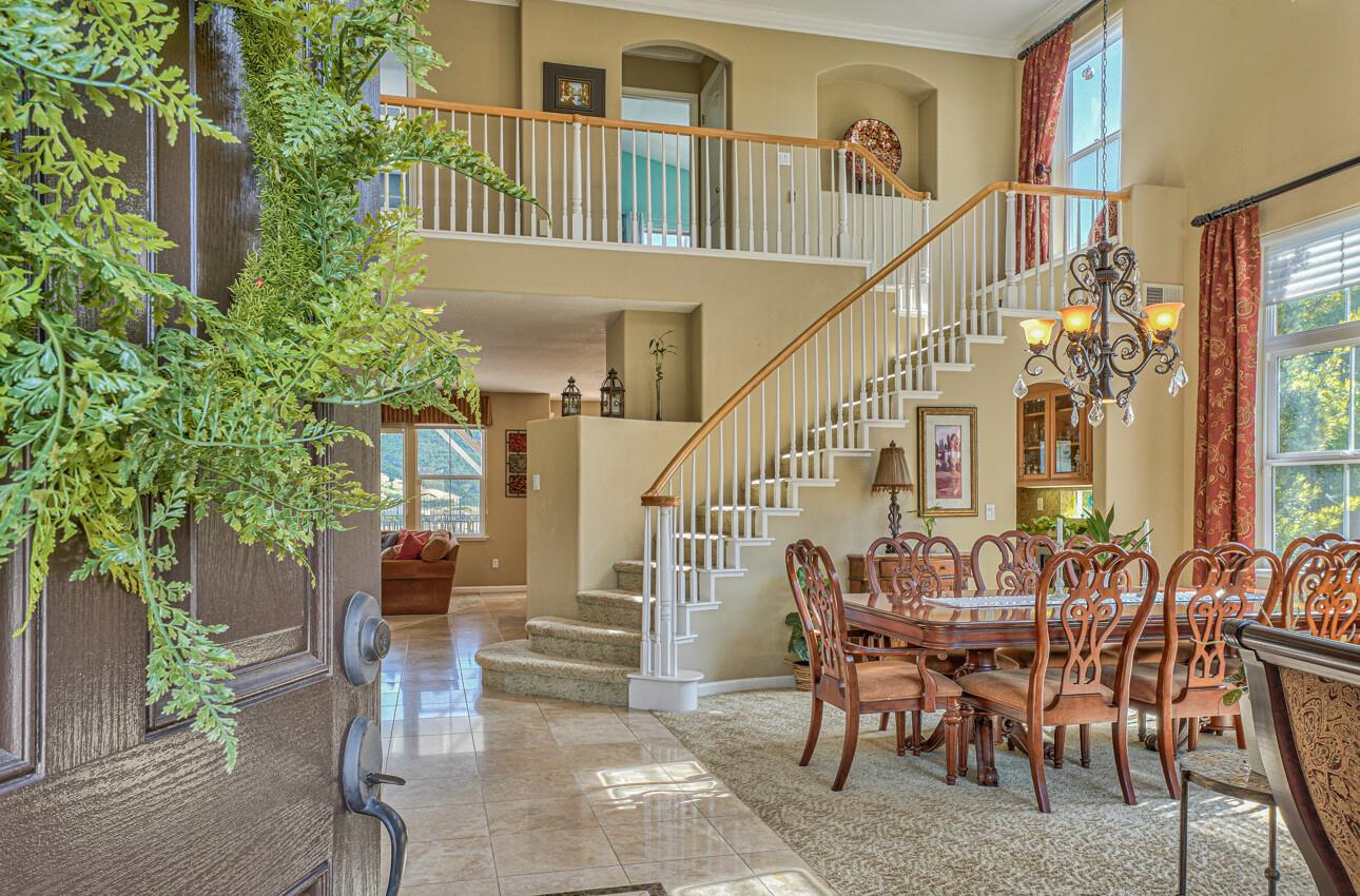 423 Calle San Antonio