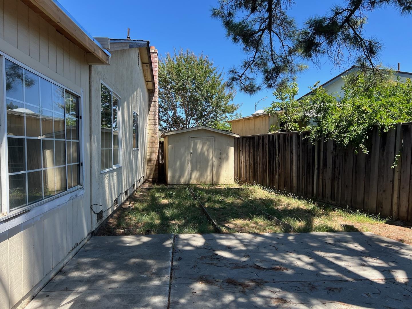 3227 Bourgeois WAY