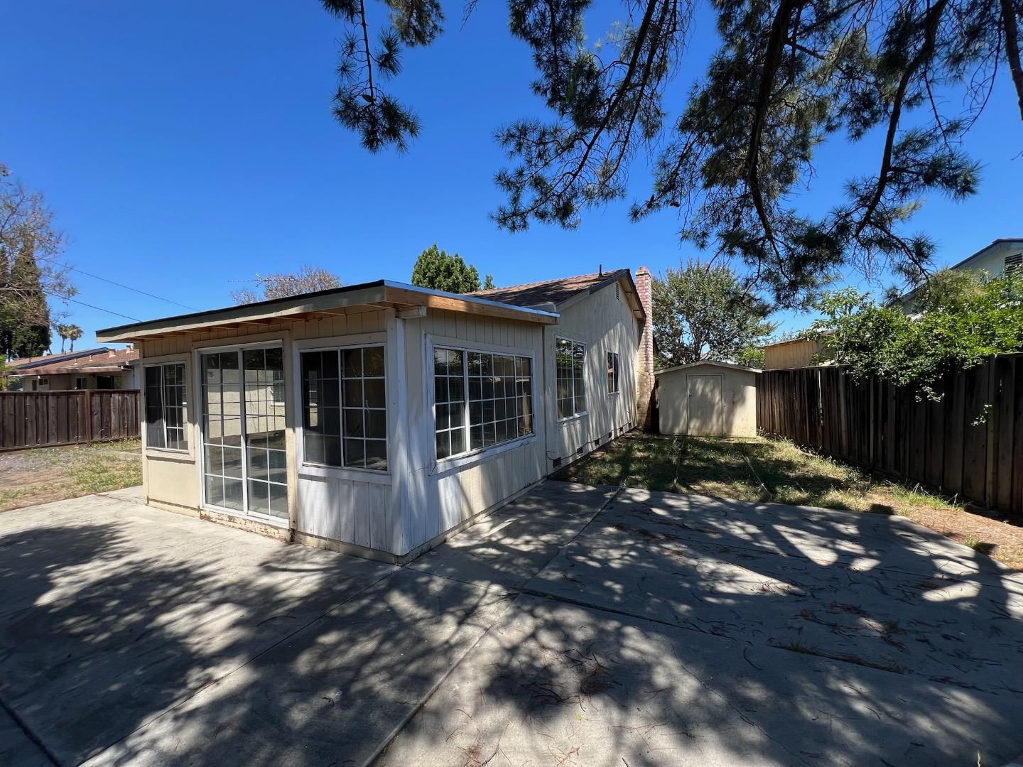 3227 Bourgeois WAY