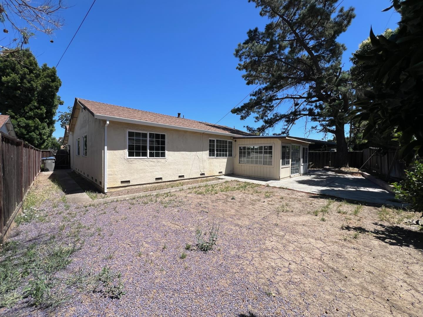 3227 Bourgeois WAY