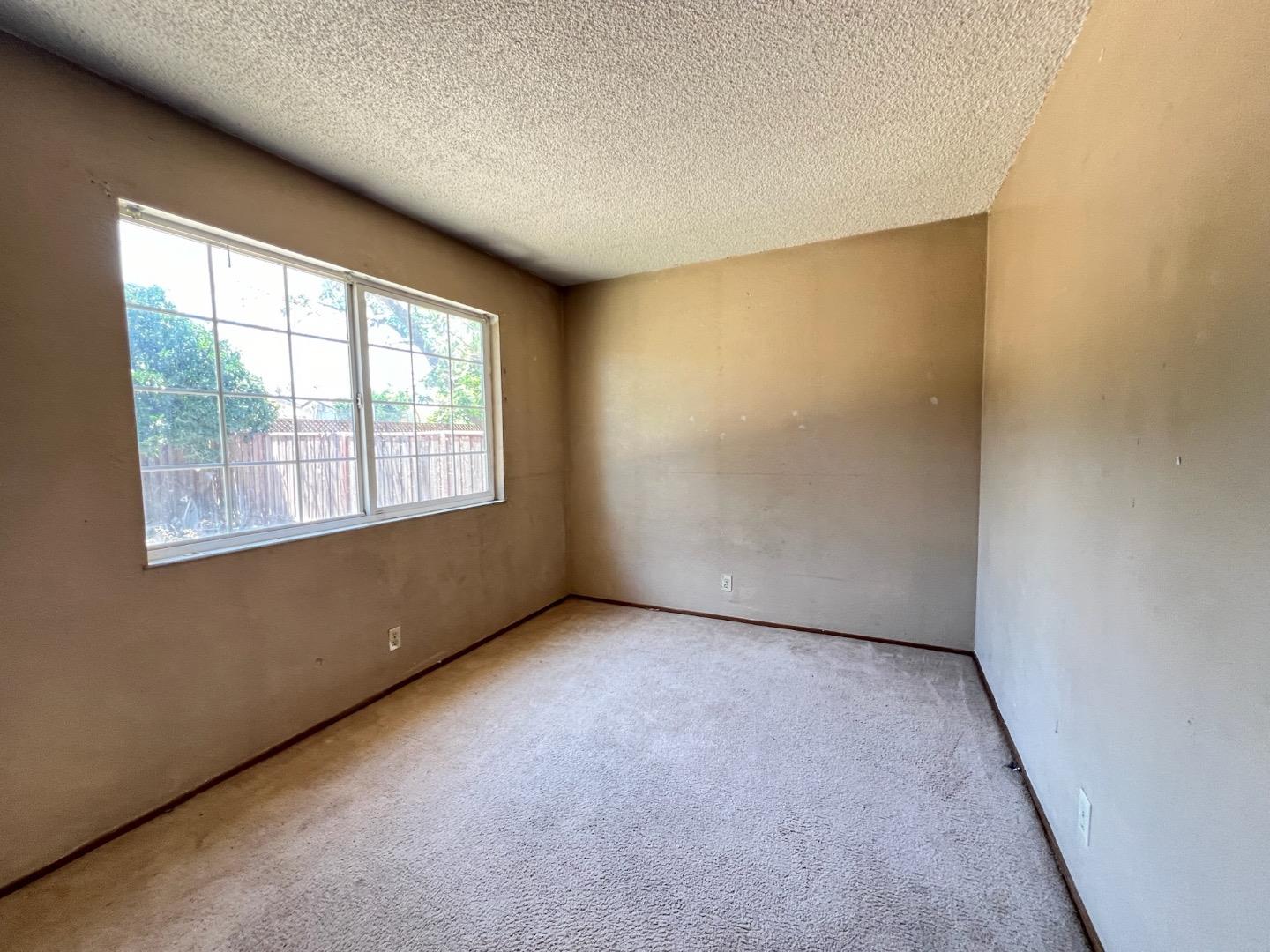 3227 Bourgeois WAY