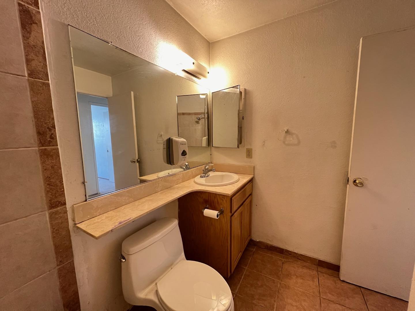 3227 Bourgeois WAY