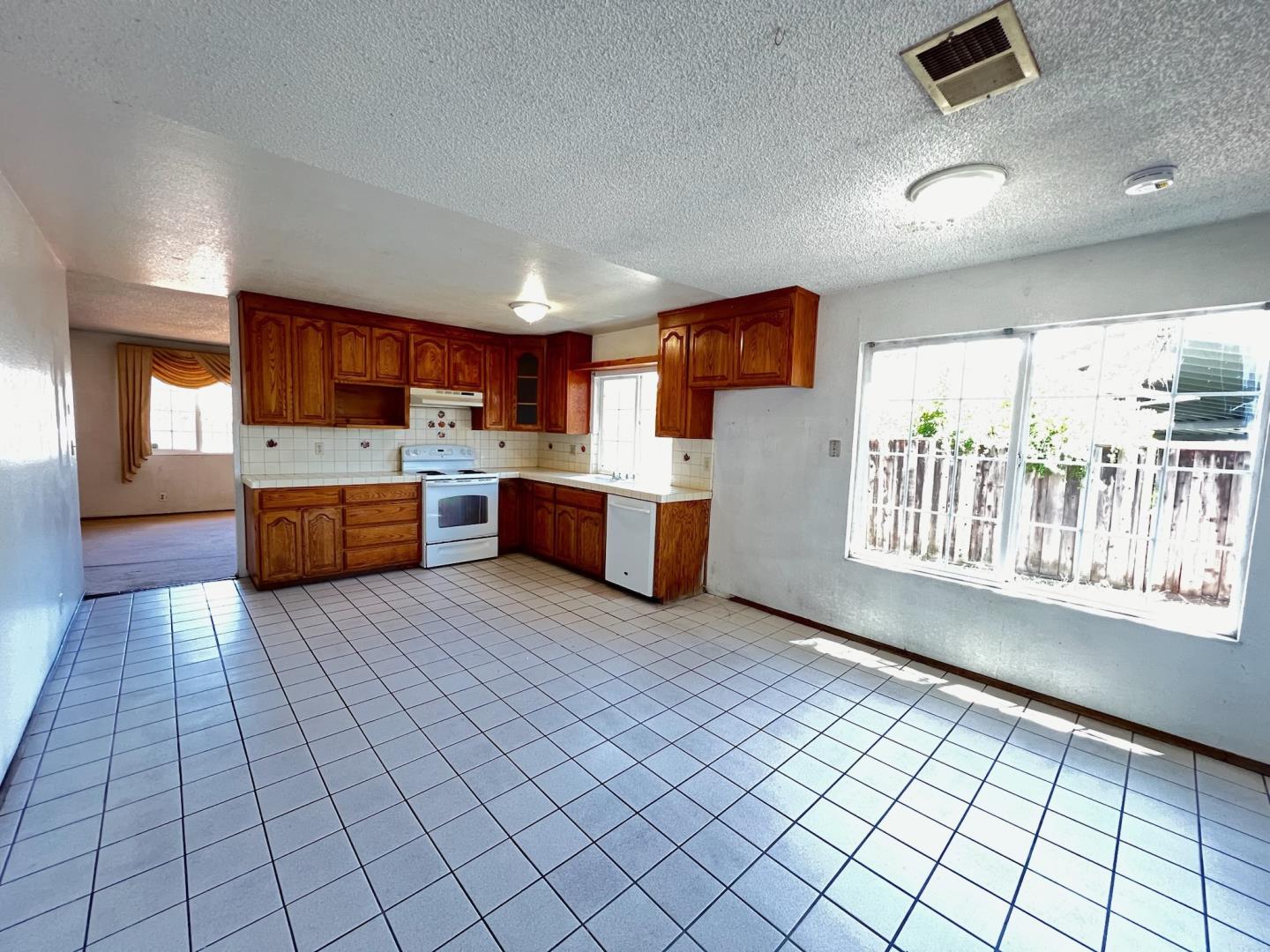 3227 Bourgeois WAY