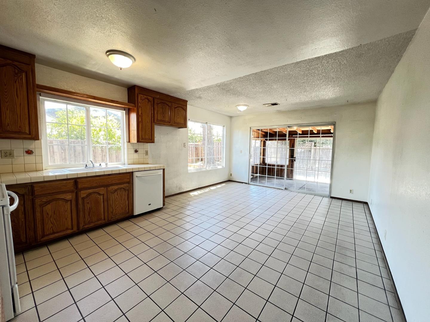 3227 Bourgeois WAY