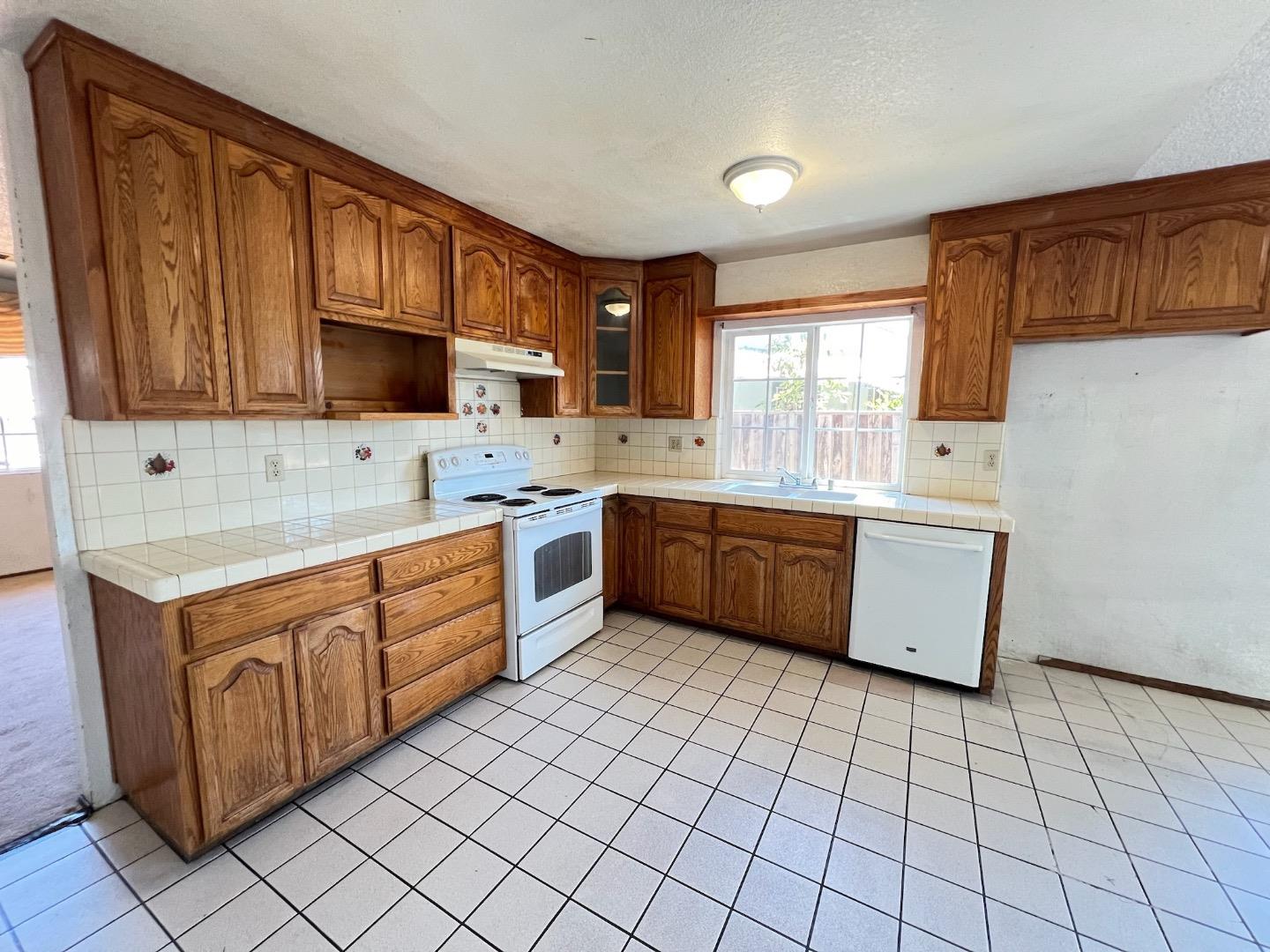 3227 Bourgeois WAY