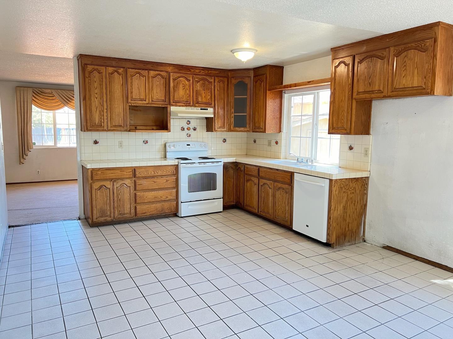 3227 Bourgeois WAY