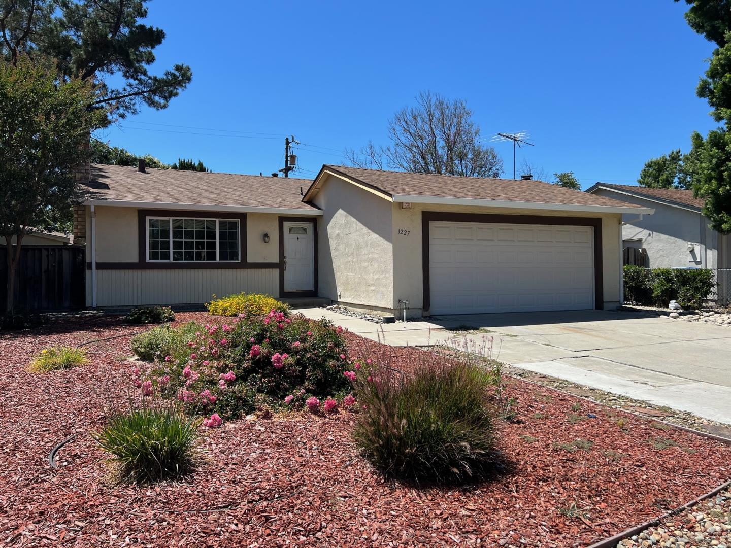 3227 Bourgeois WAY