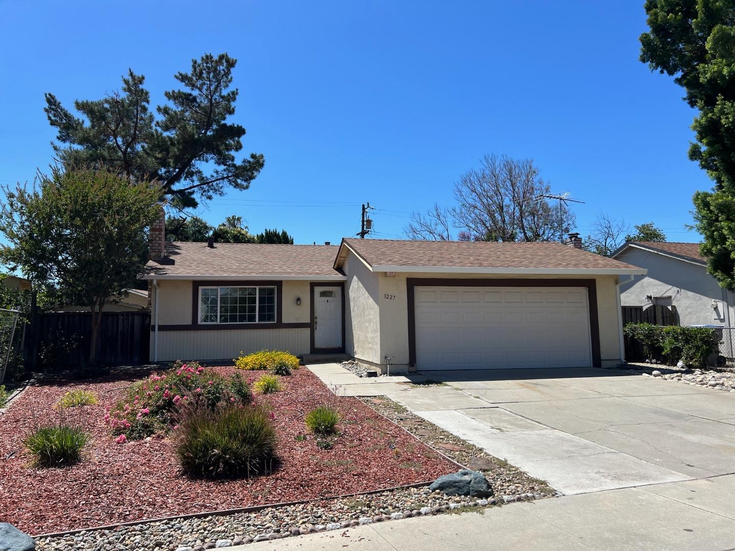 3227 Bourgeois WAY