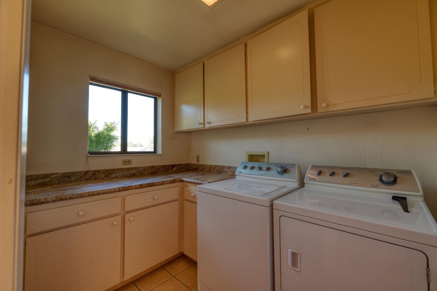 23400 Redding CIR