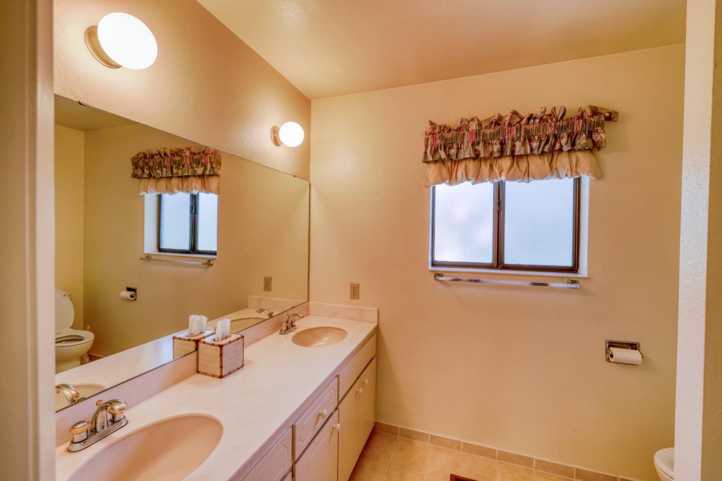 23400 Redding CIR