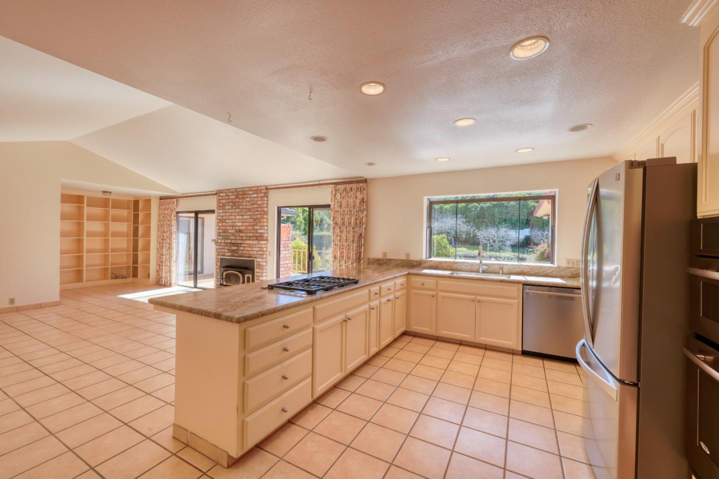 23400 Redding CIR