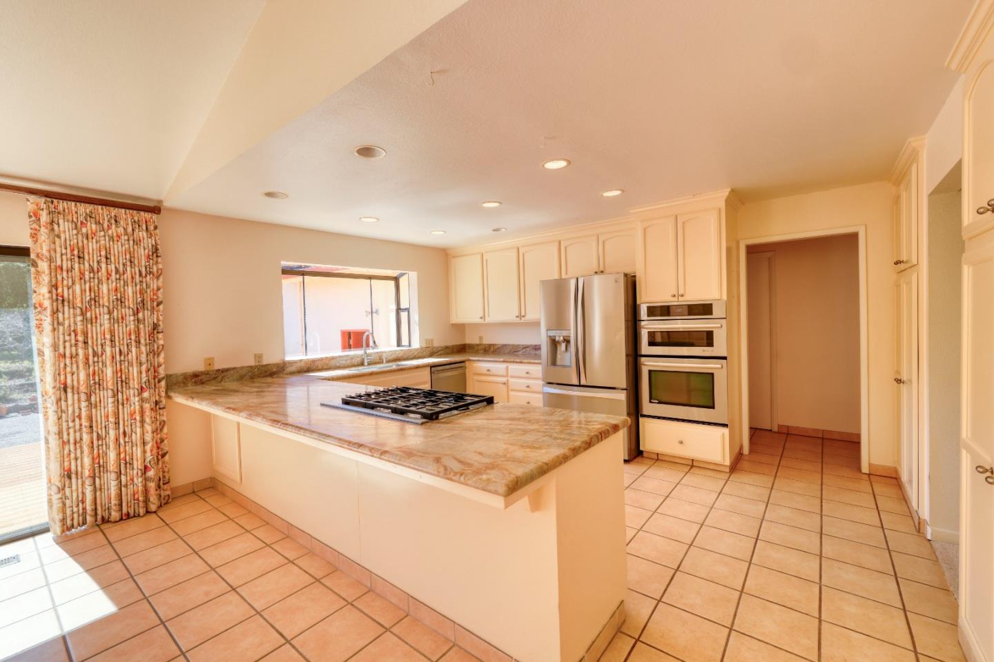 23400 Redding CIR