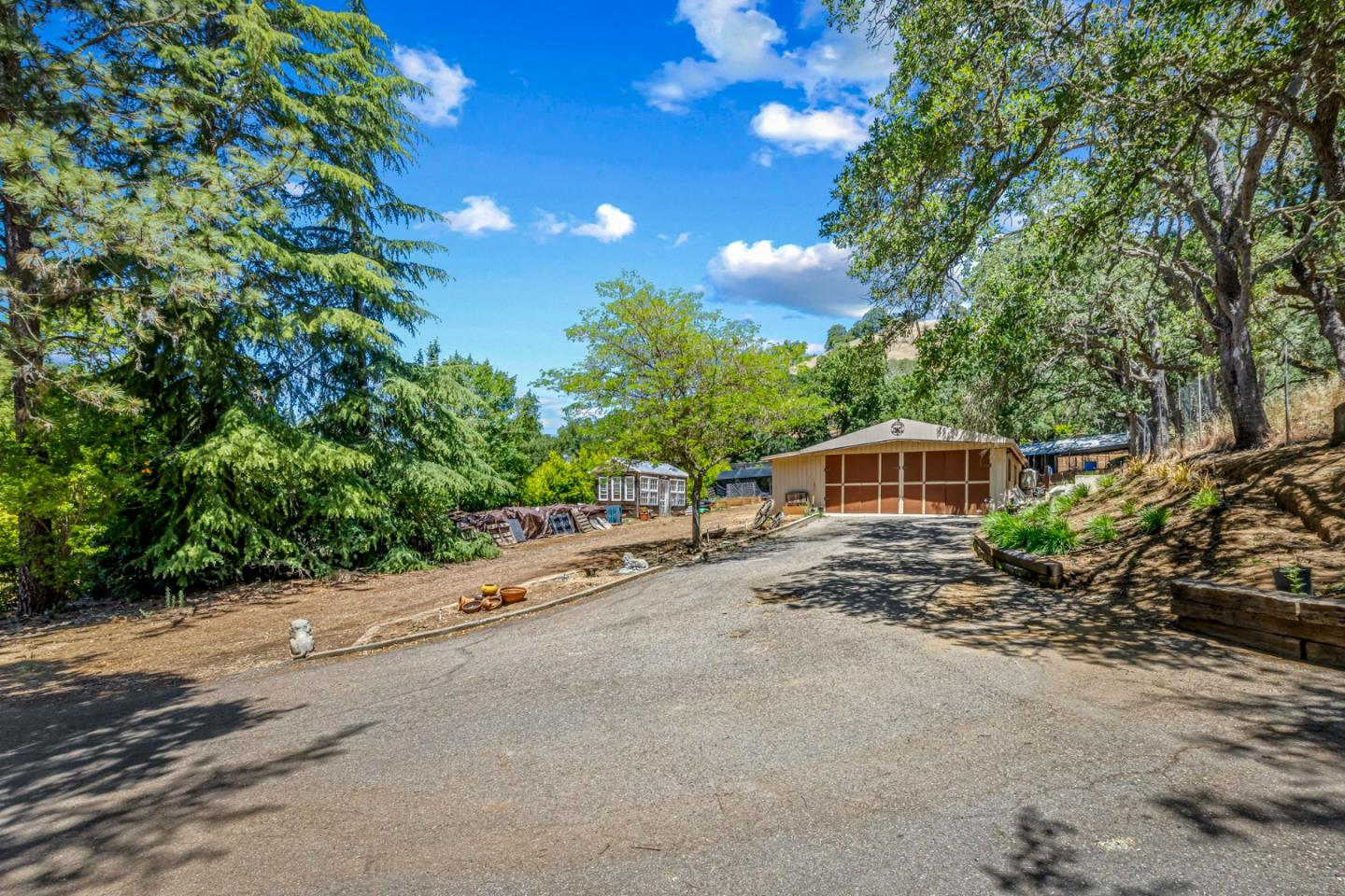 13700 Sycamore DR