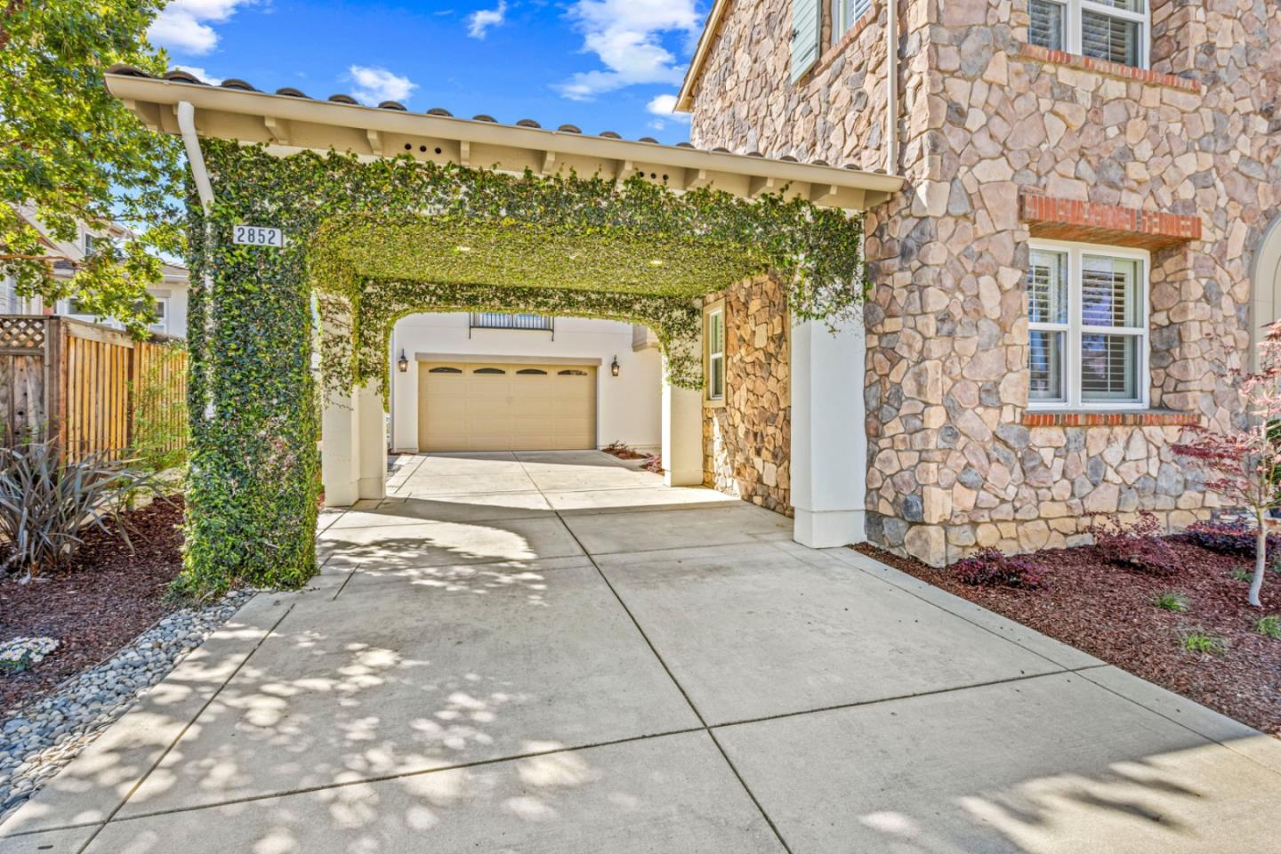 2852 Taymouth Way